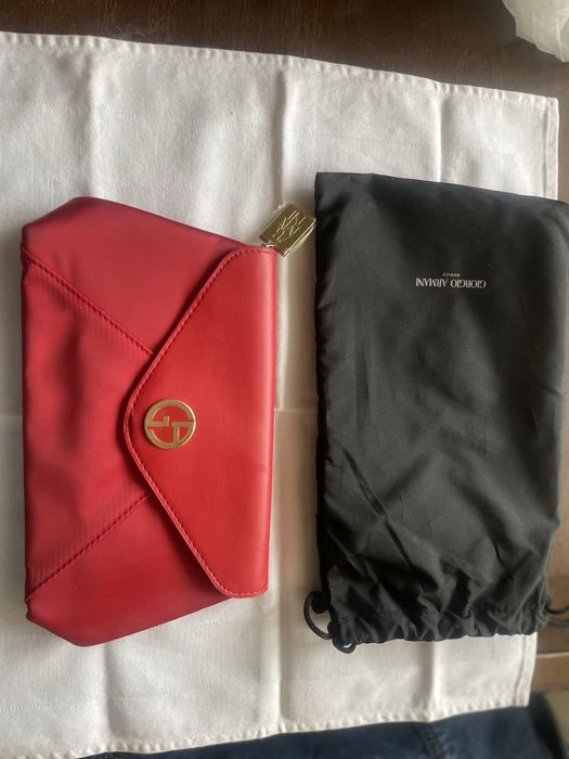 Продам косметичку Армани. Новая.