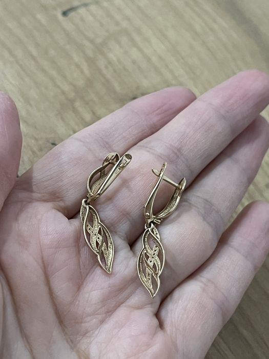 Золотые сережки красивые