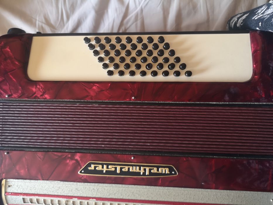 Акордеон Weltmaister с куфар, 48 баса