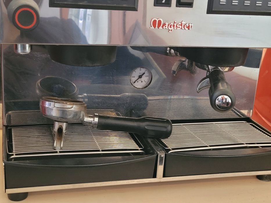 Espressor profesional cu 2 râșnițe