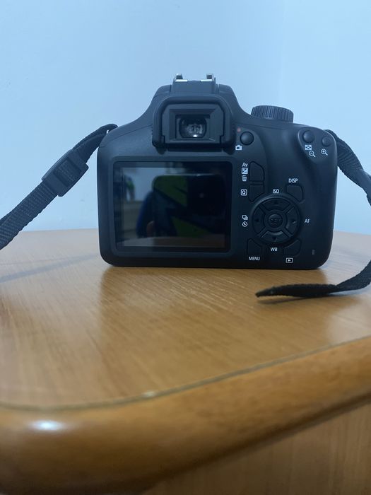 Aparat foto Canon EOS 4000D DSLR – Obiectiv + 2 Baterii