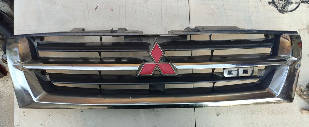 Митсубиси Паджеро 3. Решетка радиатора. Из Японии. Оригинал.