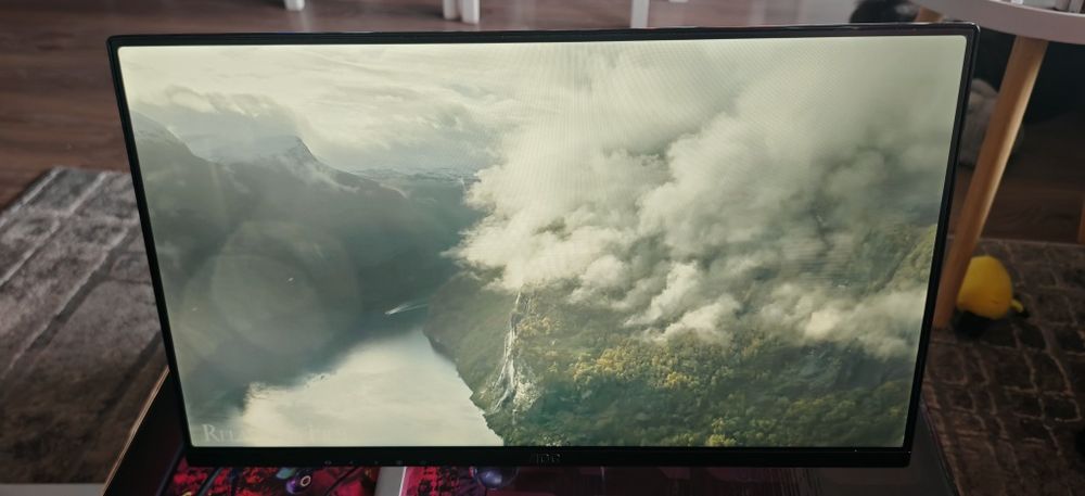 Монитор AOC 24" IPS FHD в перфектно състояние