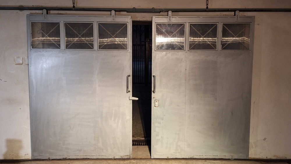 Usa de garaj culisanta compusa din 2 bucati 146 x 211