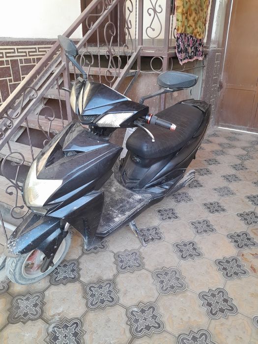 Скутер сотилади нархини келишамиз