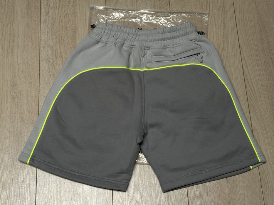 Syna World Team Pipe shorts - Grey/Volt Green