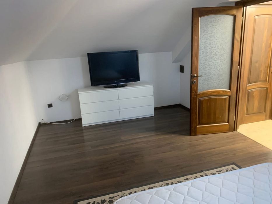 Inchiriez apartamnt 3 camere la casa