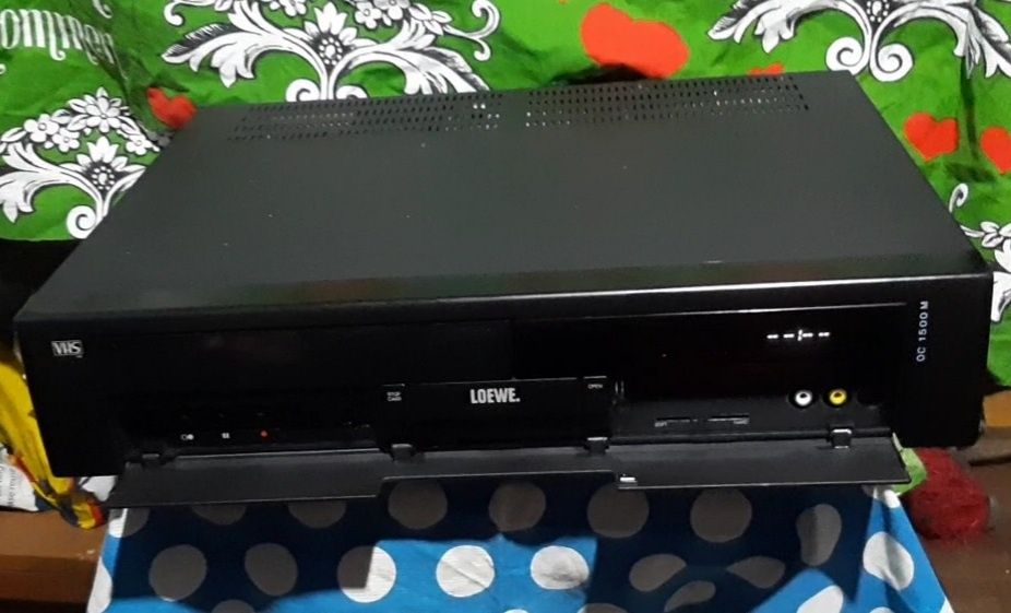 Vând videorecorder în stare bună solid și mare