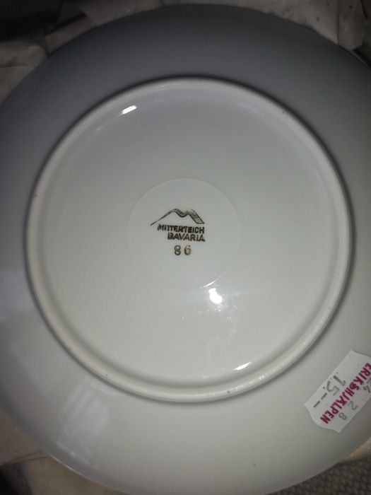 Нов комплект 8 десертни чинии от баварски порцелан