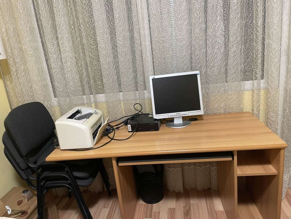 Дървено бюро 144/60 см