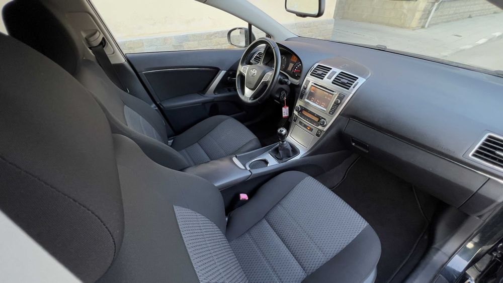 Toyota Avensis 2.2 D-4D 2014г