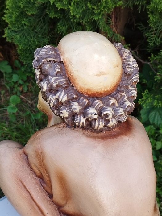 Jun Asilo,Колекционерска фигура на просещ клоун