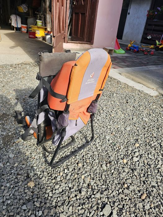 Scaun deuter pentru drumeti.