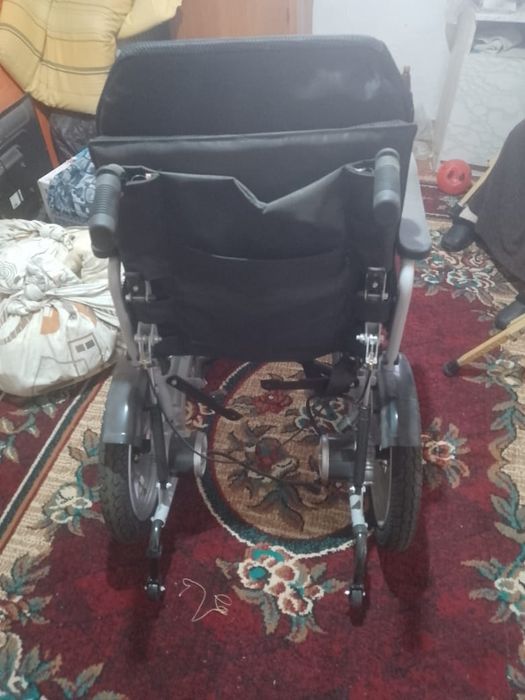 Срочно продам инвалидные колоски электронный новый