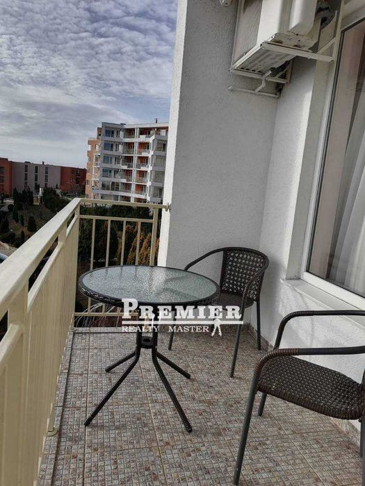 Предлагаме за продажба много просторен тристаен апартамент