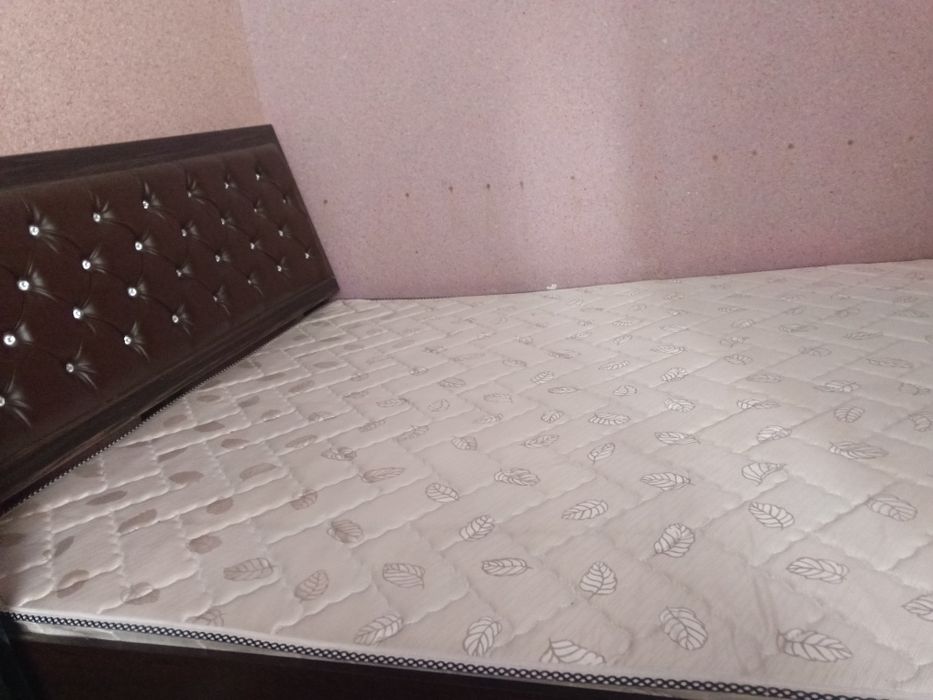 Spalniy garnitur sotiladi