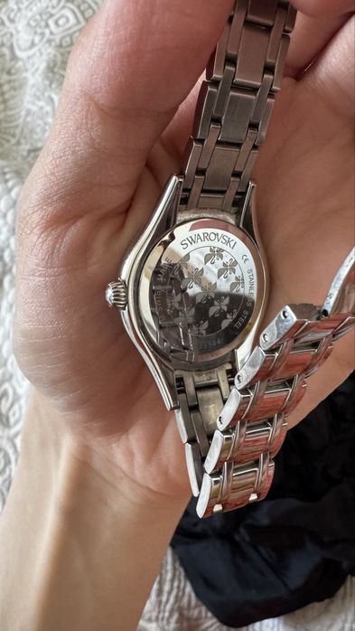 Продам женские часы Swarovski