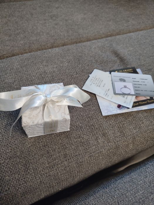 Диамантен пръстен, годежен