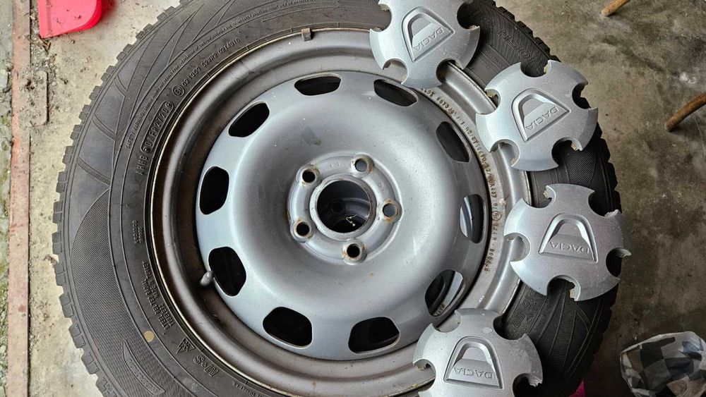 Anvelope ranforsate SUV Duster 215/65/R16 98H Anvelope M+S Iarnã DOT 2720