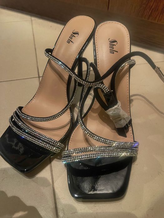 Черни обувки на ток