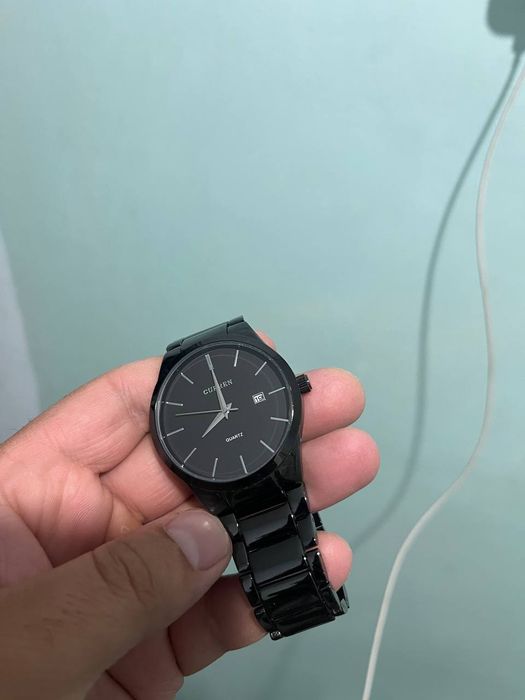 Curren klassik soat. Ko'rinishiga gap yoq. Ish va o'qishga zo'r ketadi