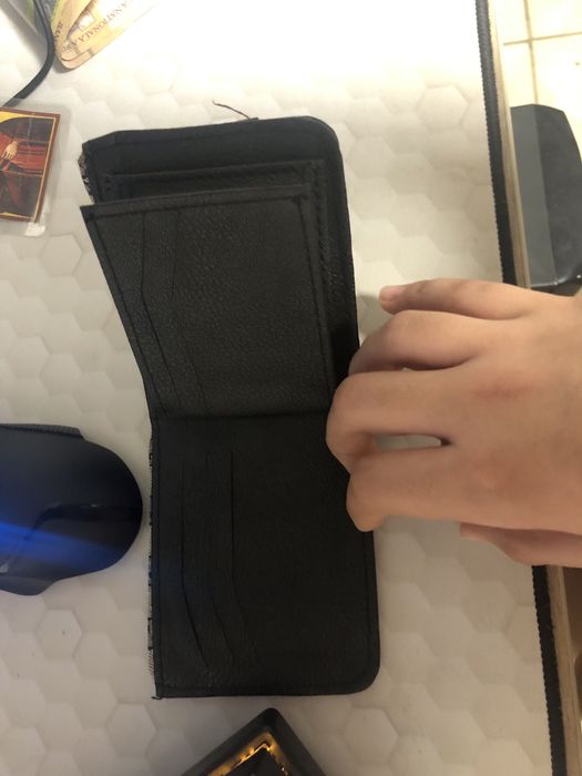 Vand portofel gucci in stare foarte buna