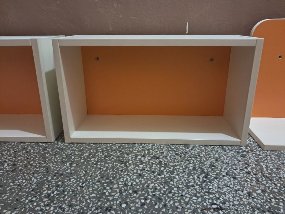 Етажерки за закачане на стена