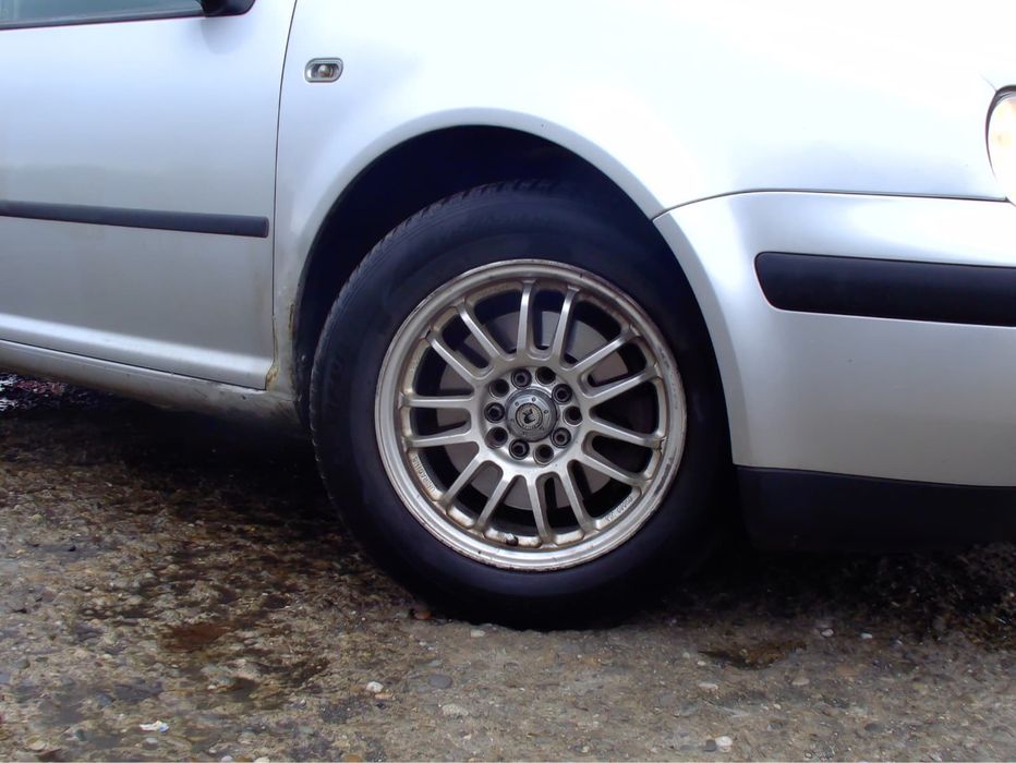 Volkswagen Golf4 2003 1.9tdi(AXR) 7000 de lei