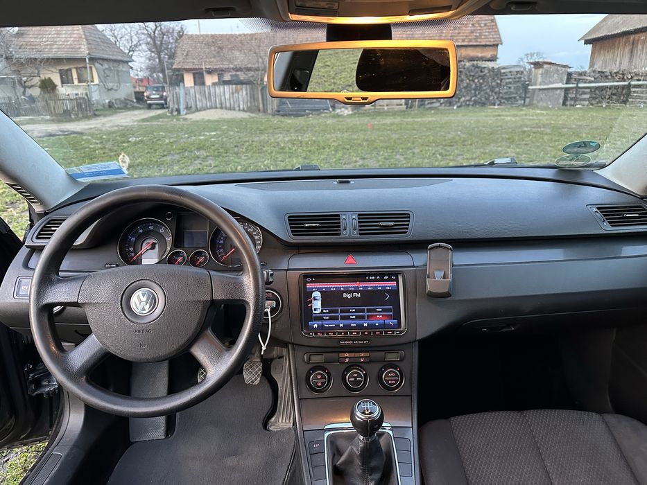 Volkswagen Passat  B6 1.6 benzina simplu!
