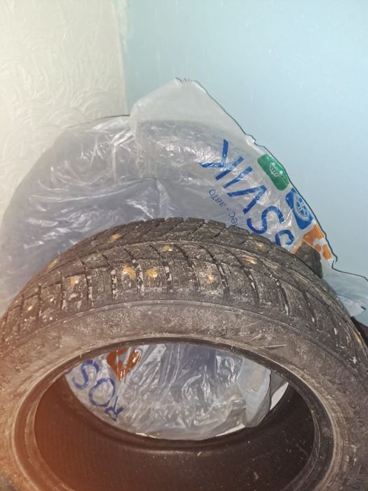 Зимние шины 17 размера. 2 штуки.