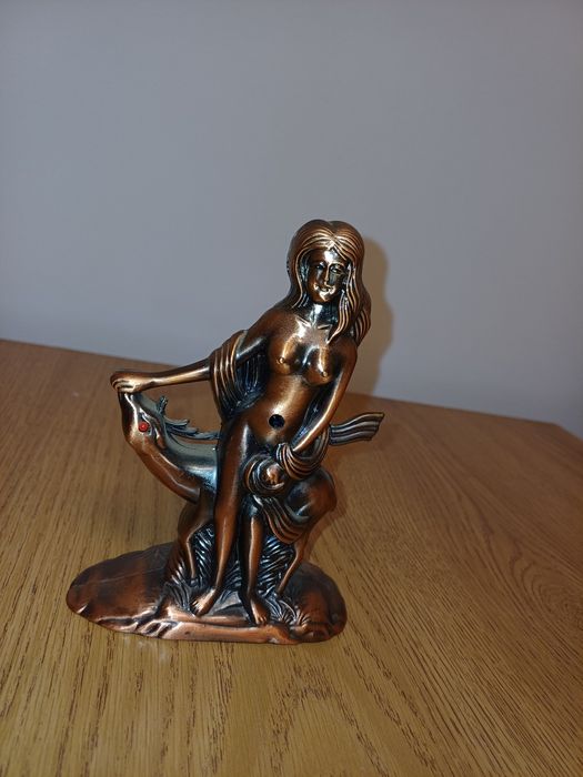 Bricheta de masa, femeie nud