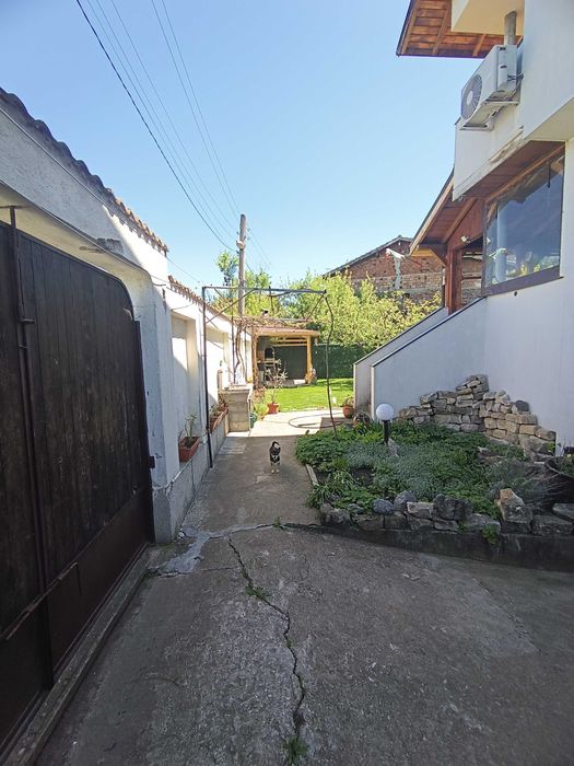 Продава се Къща в Костинброд - 314 кв.м за 1641 €/кв.м - Снимка #3