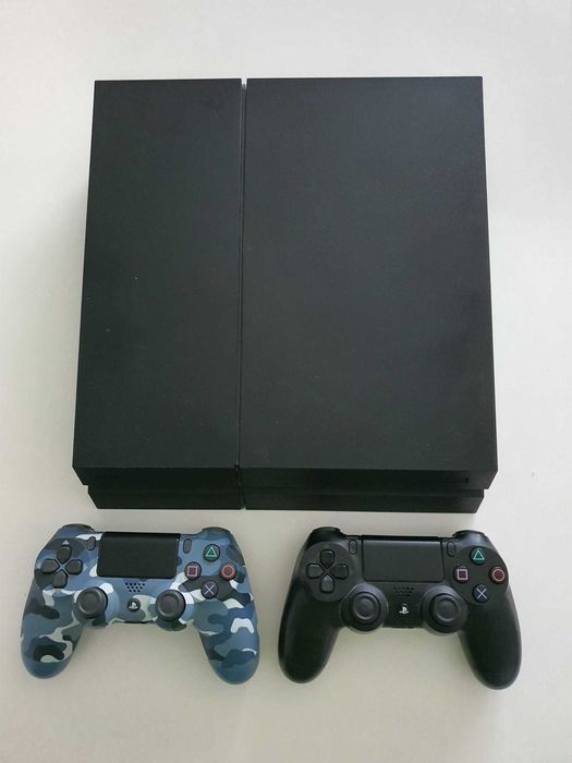 Vând PlayStation PS4 PRO