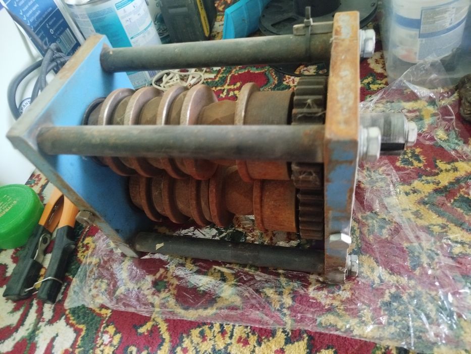 Блок проката профильной трубы с дополнительными роликами с узорами