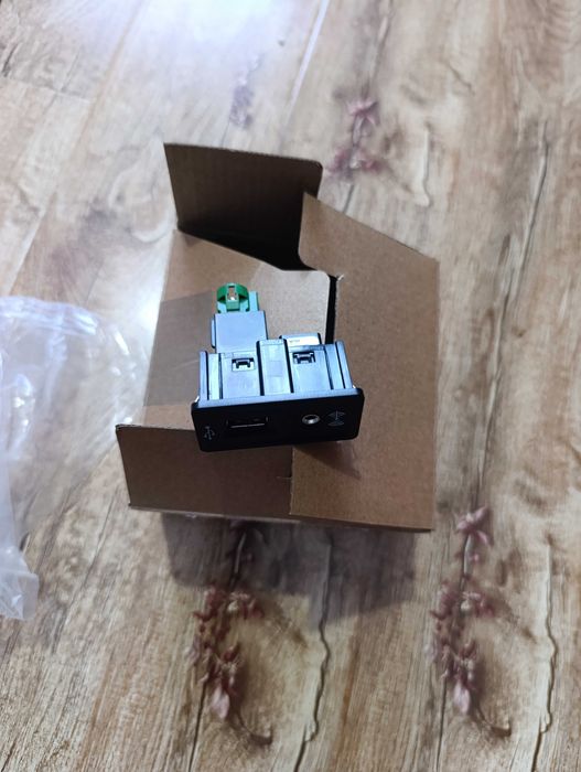 Adaptor multimedia USB,AUX-IN pentru Volswagen golf, audi.