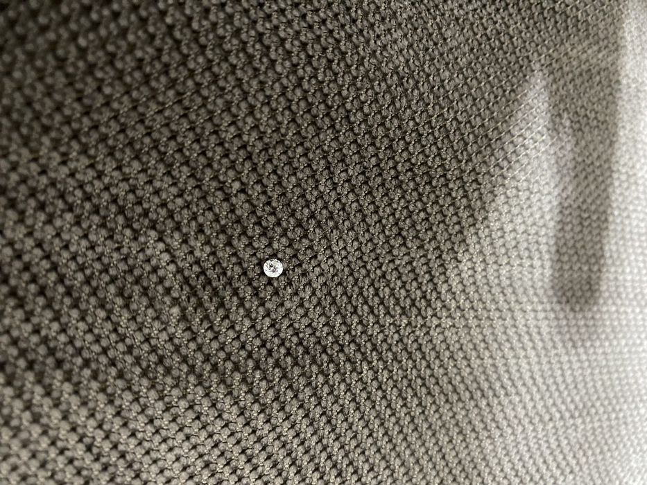 Diamant a fost pe un inel de logodna