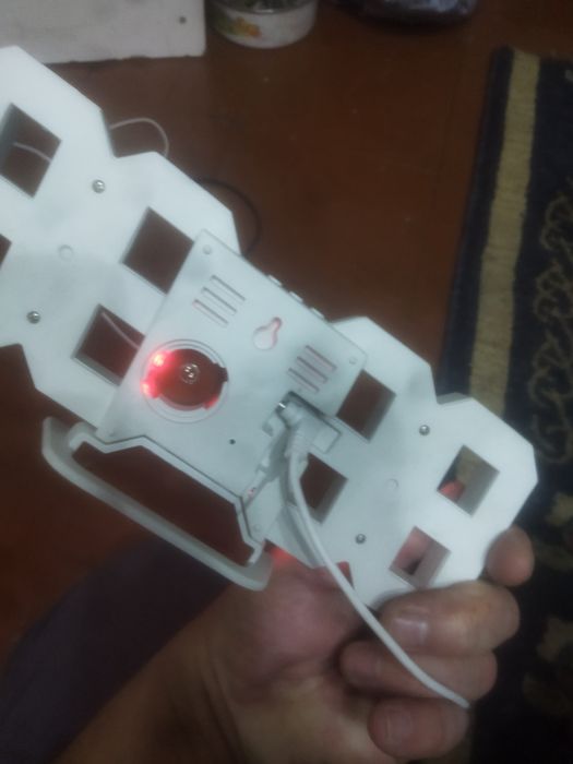 Продам настольные электронные часы.