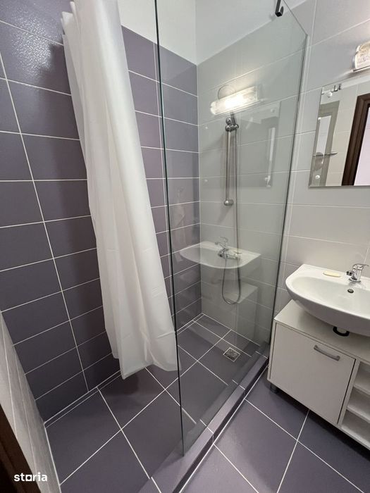 INCHIRIEZ apartament 2 camere ,recent renovat,zona Centrala
