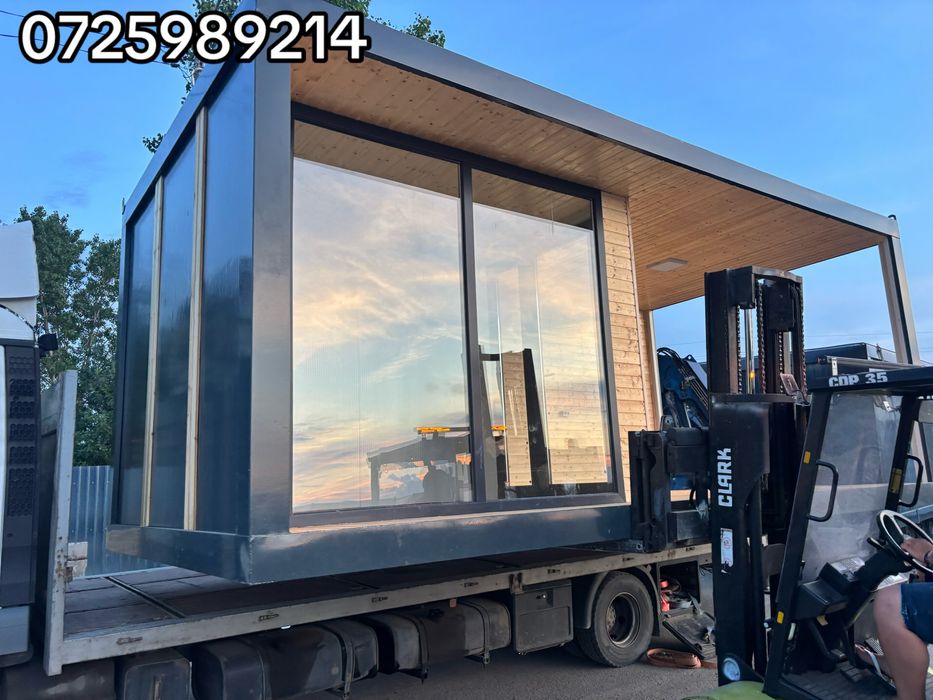 Container terasa modular cu lambriu lemn si sticla vitrina