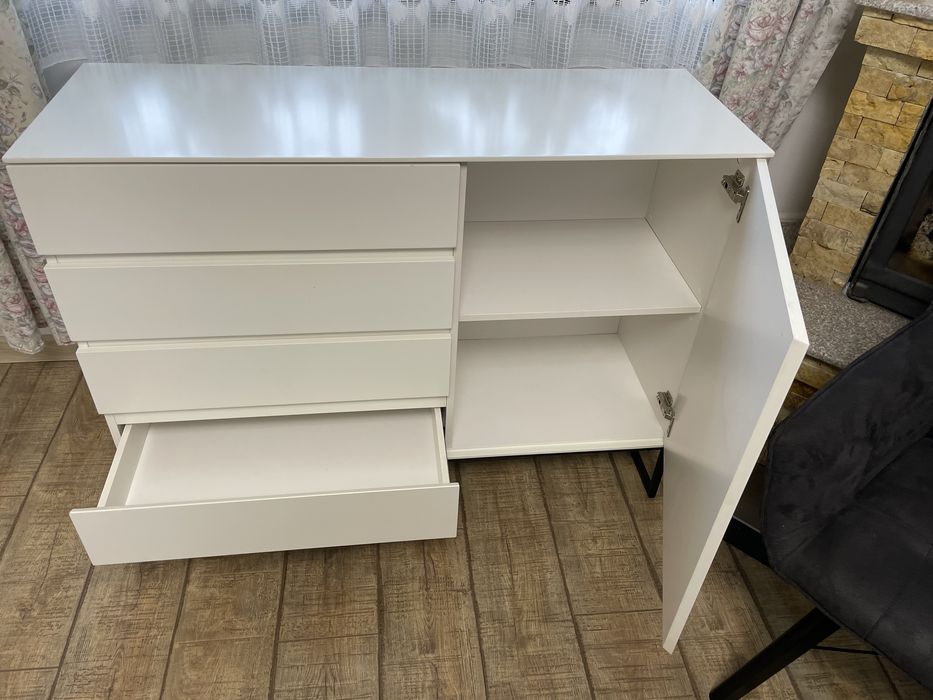 Comodă cu sertare și ușă din MDF