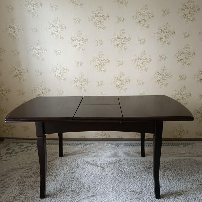 Стол для гостинной шикарного качества