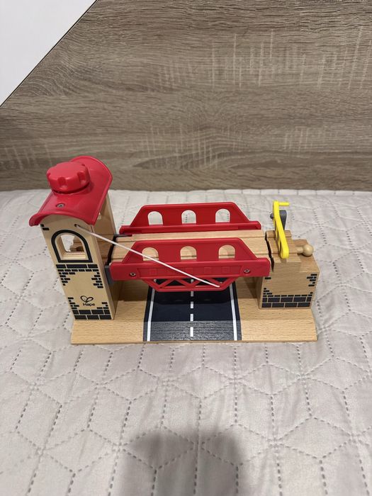 Дървени аксесоари за игра с влакчета и релси