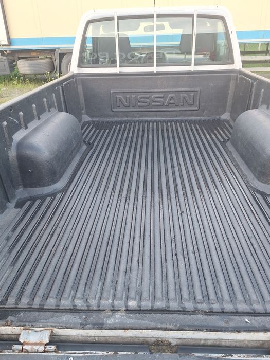 Nissan navara 2.5 diesel 4x4 mic mare bena lunga an 2005