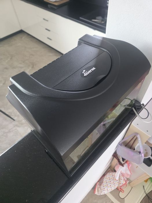 Vand acvariu 25 litri complet fara pesti