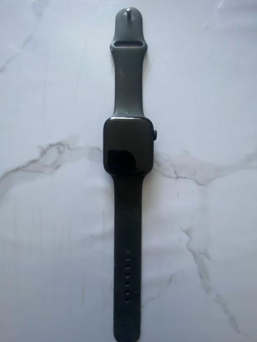 Продам Apple Watch SE(GPS 2-го поколения)