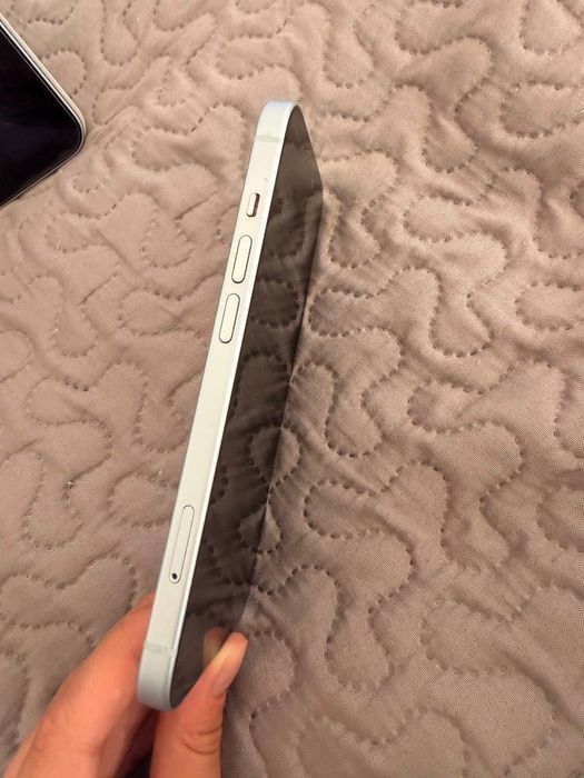 iPhone 15 Blue