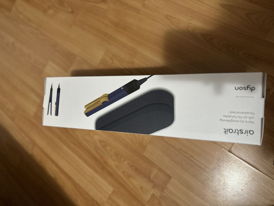 Dyson airstrait plump