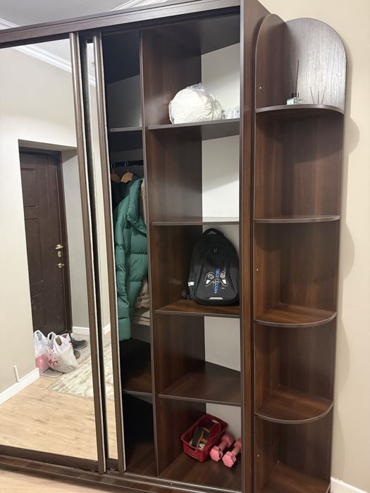 Шкаф для верхней одежды и обуви