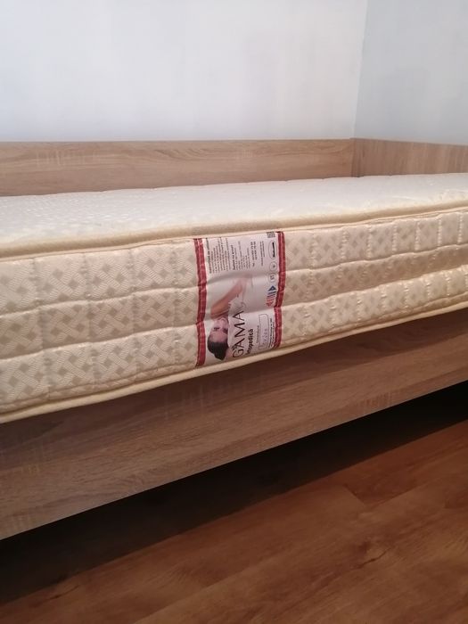 Pat și saltea noi, nefolosite