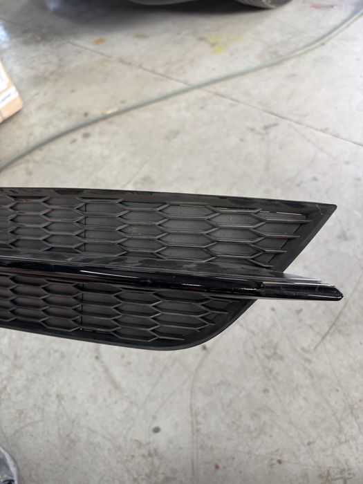 дясна решетка в бронята на audi A7 4G//4G8807682K